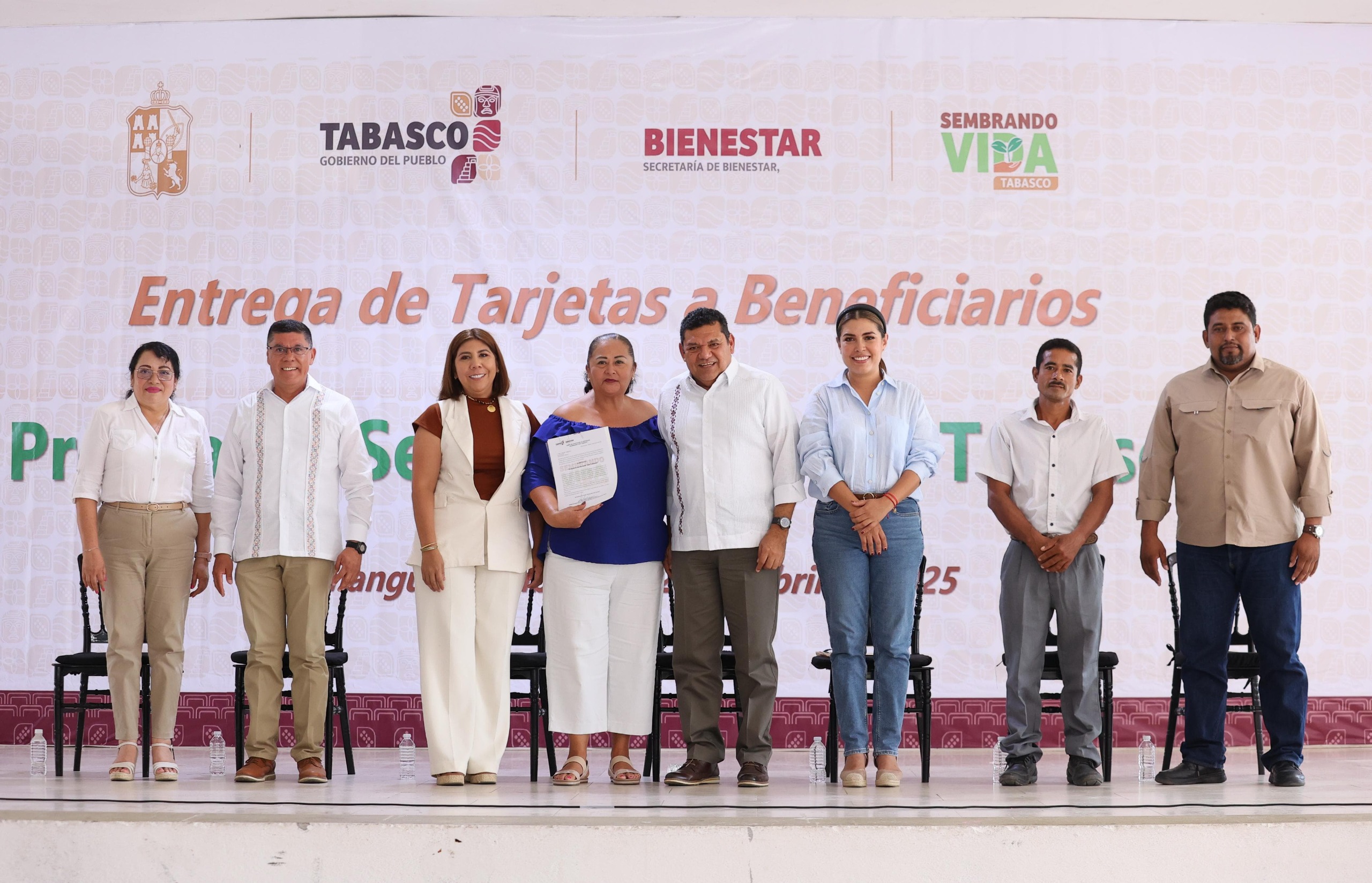 Más apoyo para el campo: entregan 306 tarjetas en Huimanguillo