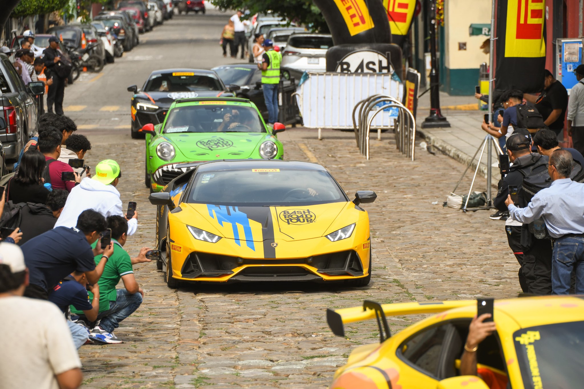 El Bash Road Tour 2025 llega a Oaxaca con más de 100 autos de lujo