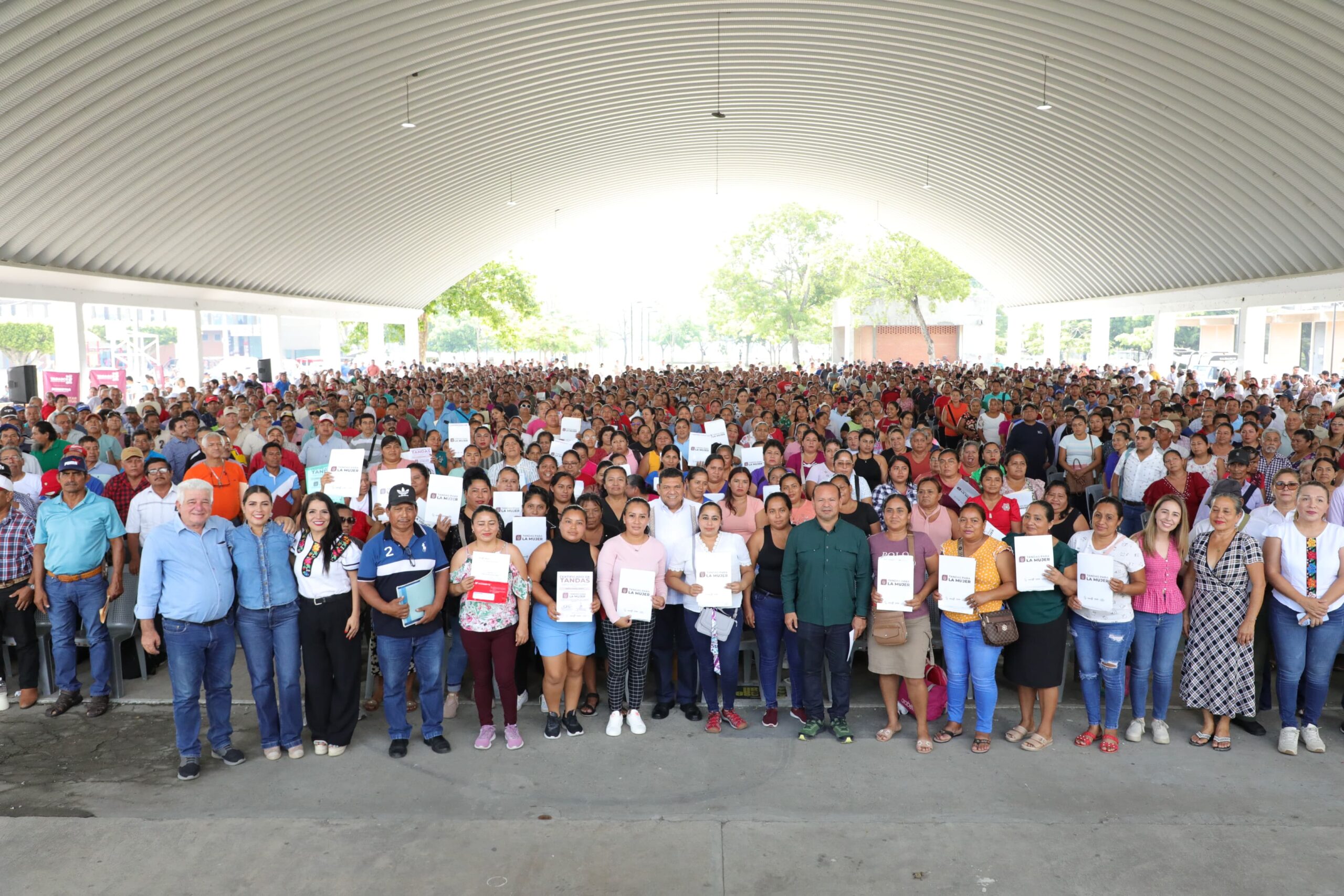 Javier may entrega más de mil 400 apoyos sociales en cárdenas para impulsar el bienestar de las familias la revista del sureste mx C 2 Scaled