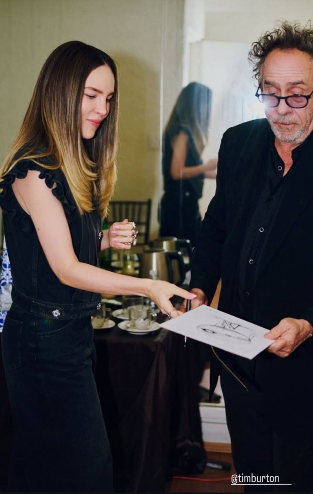 Tim burton inaugura su laberinto artístico en cdmx con belinda como invitada especial la revista del sureste mx Cdmxbeli 2