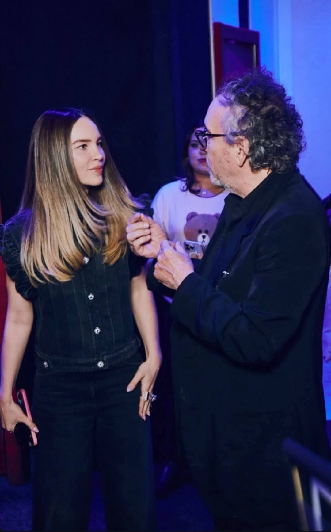 Tim burton inaugura su laberinto artístico en cdmx con belinda como invitada especial la revista del sureste mx Cdmxbeli 4