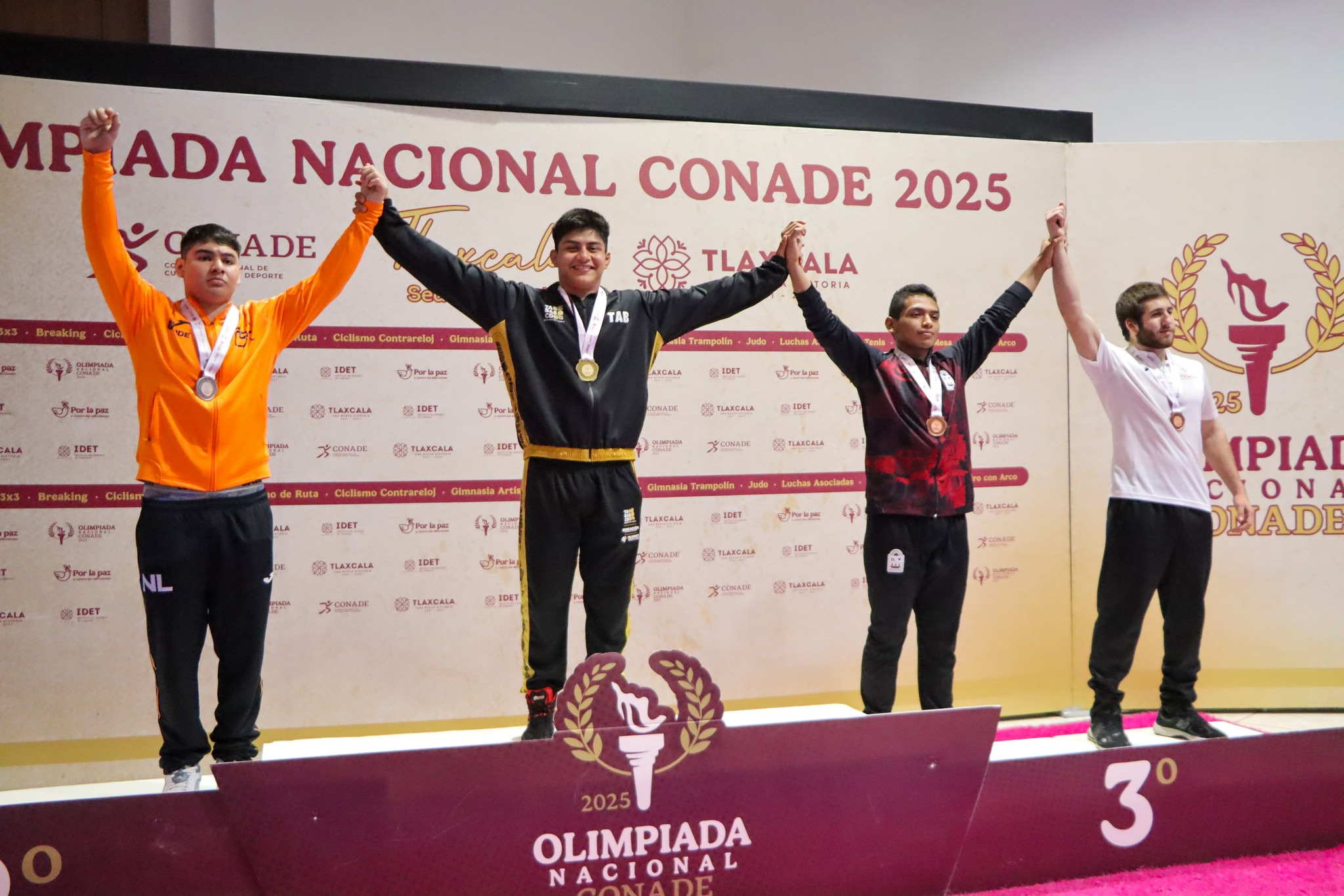 Fernando Solano da a Tabasco oro histórico en Luchas Asociadas tras 19 años de espera