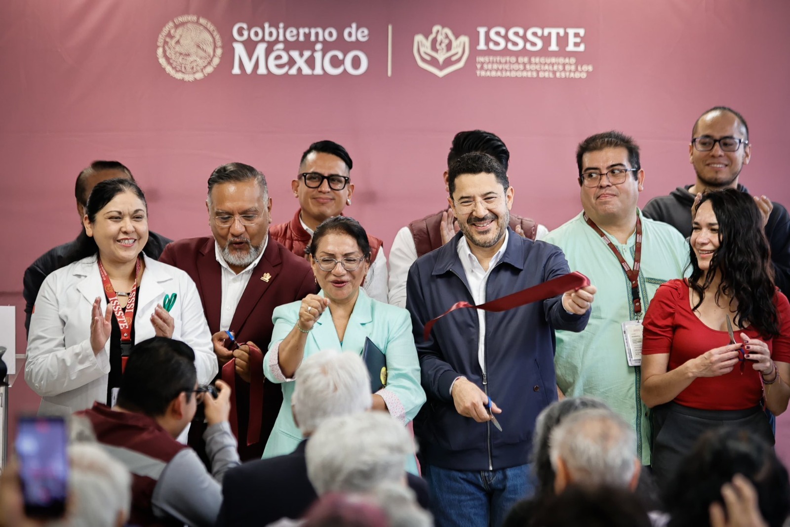 Reconoce martí batres participación comunitaria para mejora de las clínicas “santa maría” y “guerrero” la revista del sureste mx Farmacia 4