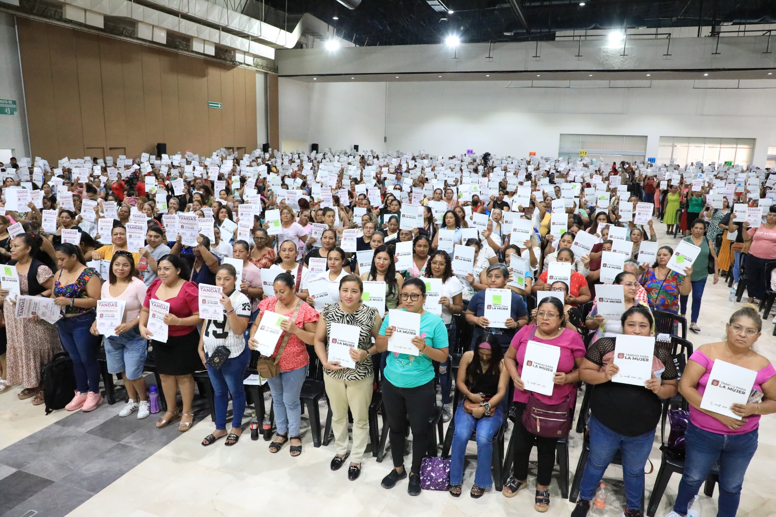 Gobierno del pueblo entrega 2 mil tandas para la mujer en centro y cumple meta 2025 de apoyo a 10 mil tabasqueñas la revista del sureste mx 10Mil 2