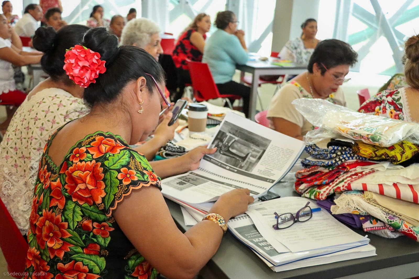 Artesanas yucatecas se convierten en maestras para preservar su arte ancestral la revista del sureste mx Artesanas 2