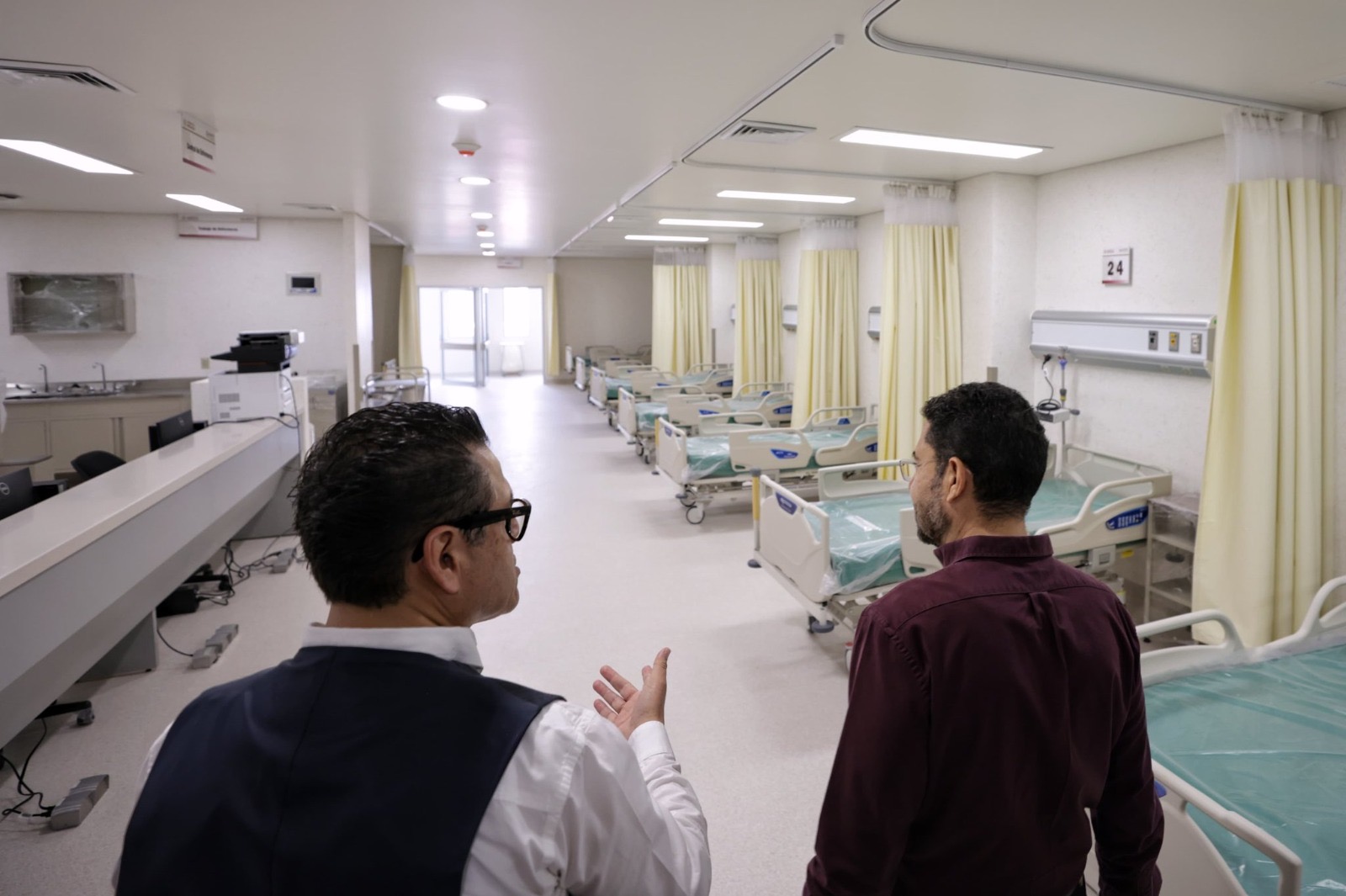 Seguirá en funciones el Hospital Gómez Farías tras apertura del nuevo ISSSTE en Jalisco: Martí Batres El director general del Instituto de Seguridad y Servicios Sociales de los Trabajadores del Estado (ISSSTE), Martí Batres Guadarrama, recorrió este fin de semana el estado de Jalisco, donde visitó el Hospital “Dr. Valentín Gómez Farías”, y las Clínicas de Medicina Familiar (CMF) 2 y 3 de Guadalajara. https://larevistadelsureste.com