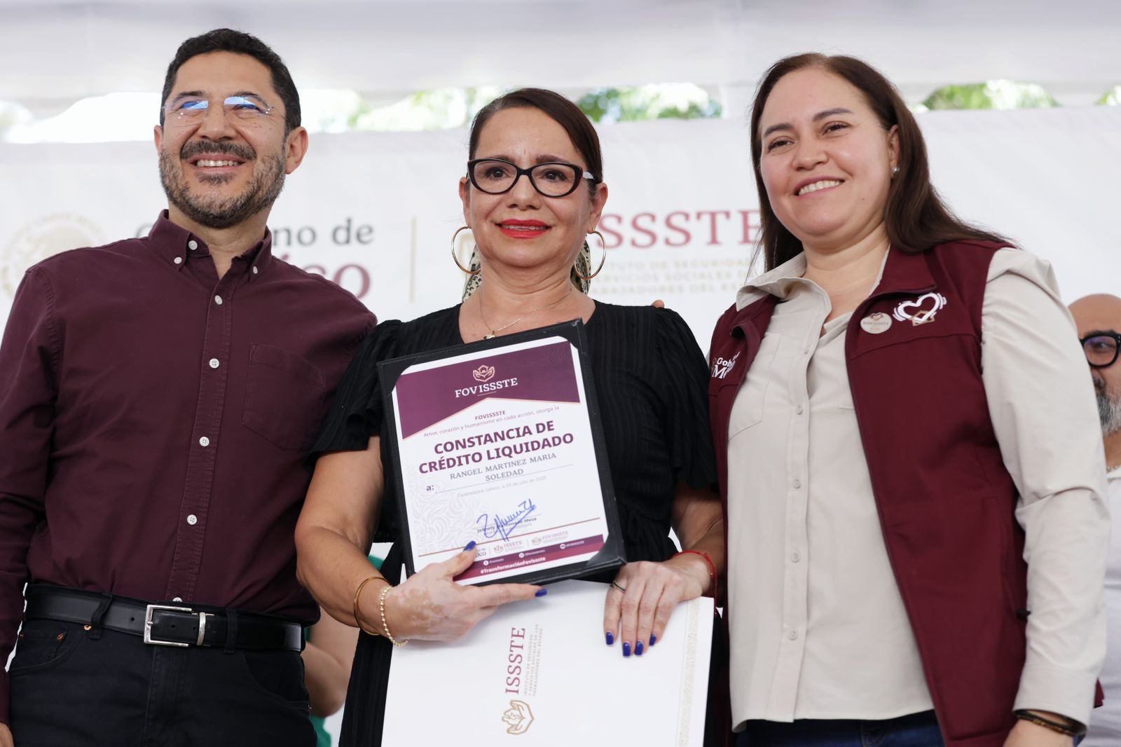 Seguirá en funciones el Hospital Gómez Farías tras apertura del nuevo ISSSTE en Jalisco: Martí Batres El director general del Instituto de Seguridad y Servicios Sociales de los Trabajadores del Estado (ISSSTE), Martí Batres Guadarrama, recorrió este fin de semana el estado de Jalisco, donde visitó el Hospital “Dr. Valentín Gómez Farías”, y las Clínicas de Medicina Familiar (CMF) 2 y 3 de Guadalajara. https://larevistadelsureste.com