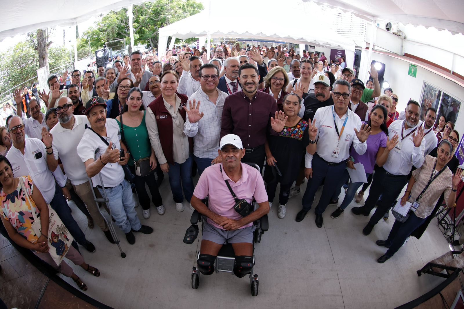 Seguirá en funciones el Hospital Gómez Farías tras apertura del nuevo ISSSTE en Jalisco: Martí Batres El director general del Instituto de Seguridad y Servicios Sociales de los Trabajadores del Estado (ISSSTE), Martí Batres Guadarrama, recorrió este fin de semana el estado de Jalisco, donde visitó el Hospital “Dr. Valentín Gómez Farías”, y las Clínicas de Medicina Familiar (CMF) 2 y 3 de Guadalajara. https://larevistadelsureste.com