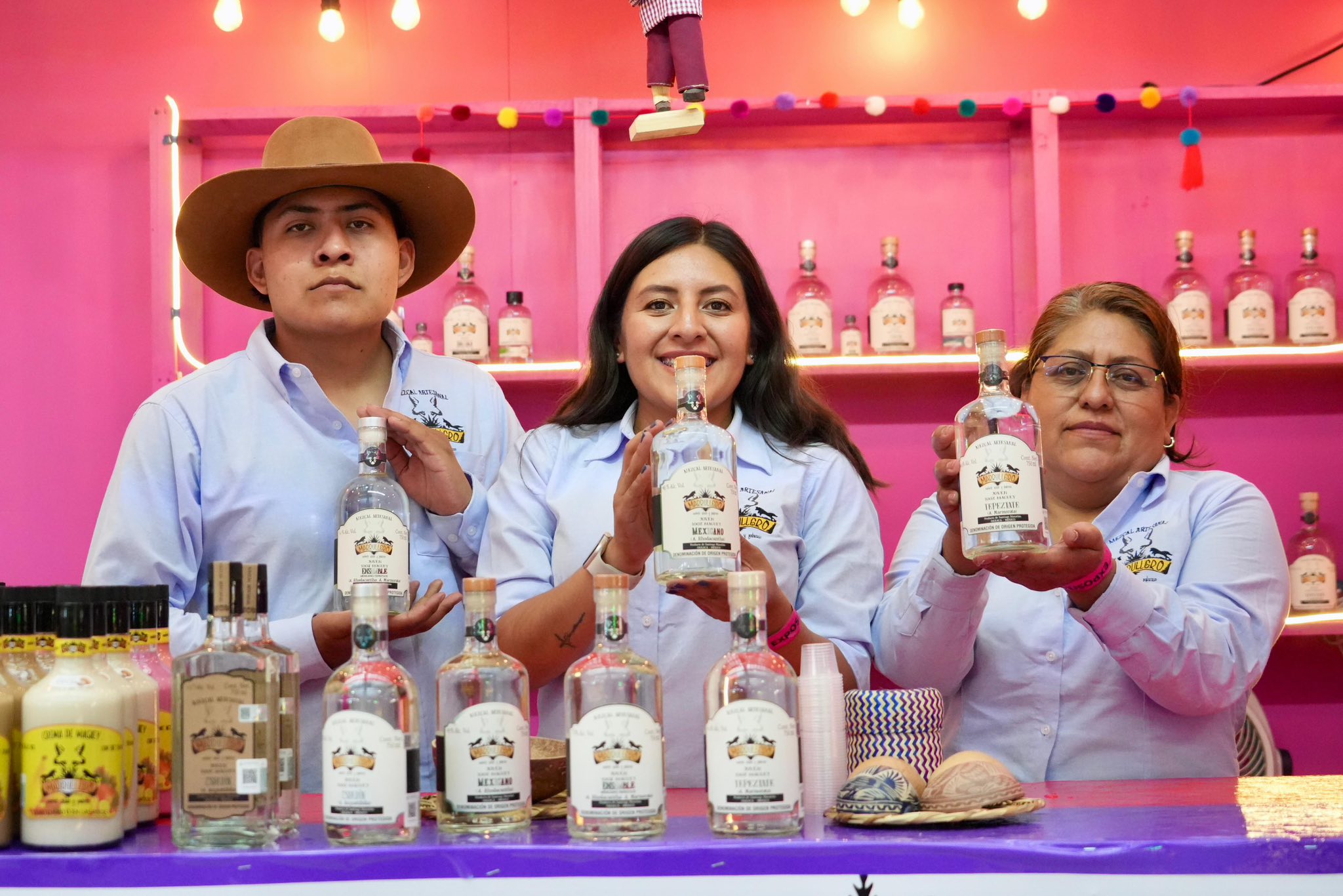 Arranca feria del mezcal 2025 en oaxaca como parte del programa oficial de la guelaguetza la revista del sureste mx Mezcal 2