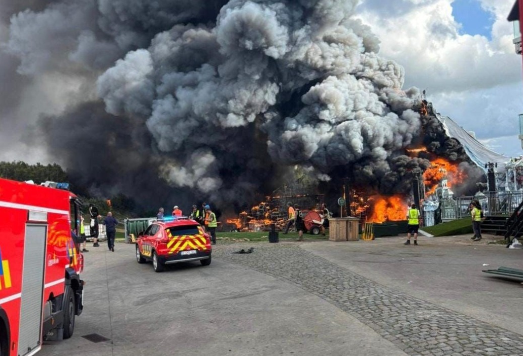 Video: ¡a dos días de tomorrowland! Incendio afecta la zona central del evento en bélgica la revista del sureste mx Tomow 1