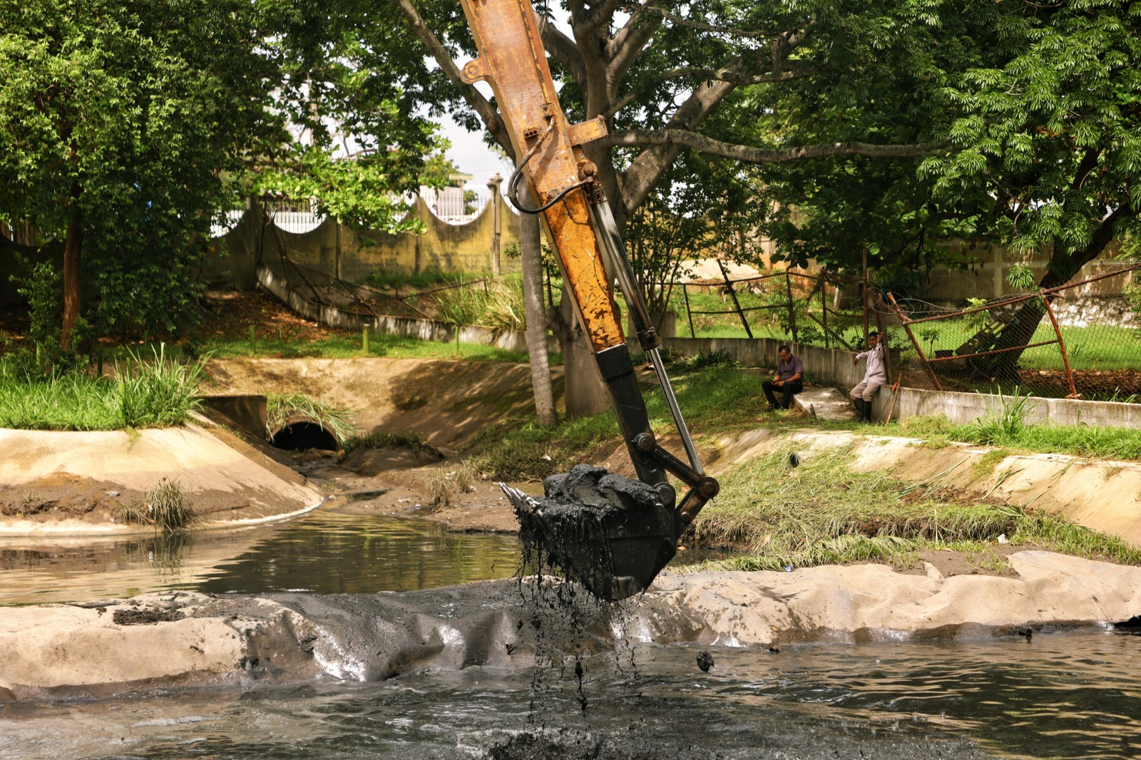 Javier may cumple compromiso ambiental con trabajos en la laguna de las ilusiones la revista del sureste mx Vasocencali 2 1