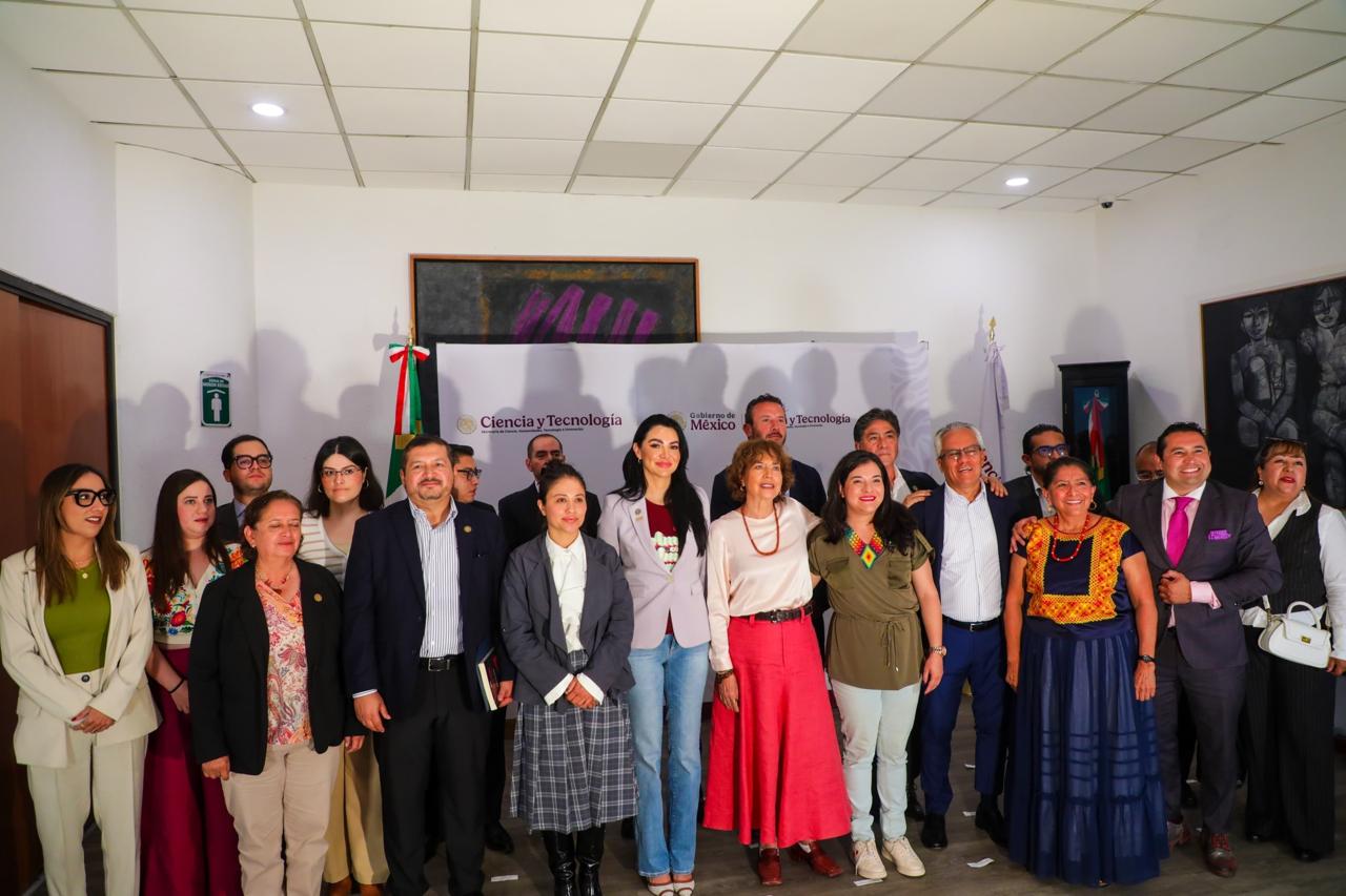 Gabriela jiménez y la titular de ciencia, rosaura ruiz, presentan plan para convertir a méxico en referente científico la revista del sureste mx Gabyciencia 2