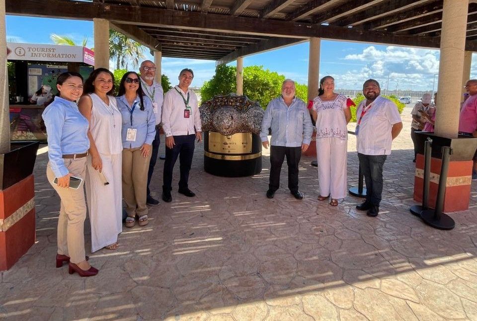 Escultura wixárika de plástico marino se exhibe en la terminal de cruceros de progreso la revista del sureste mx Tortuga 3