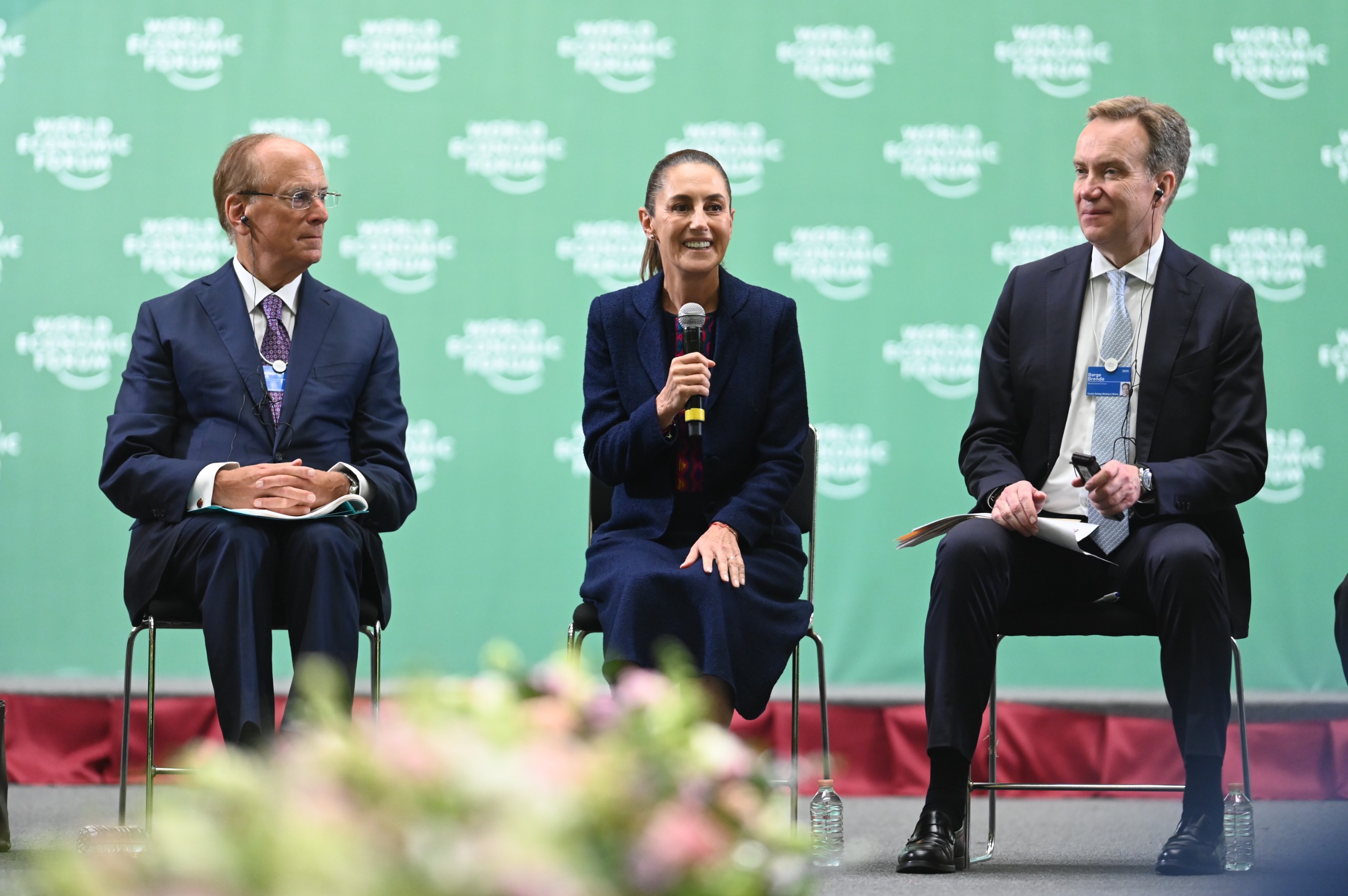 Claudia sheinbaum presenta el plan méxico ante el foro económico mundial: inversión, innovación y desarrollo estratégico la revista del sureste mx 081025 Csp Fondo Economico Mundial 2