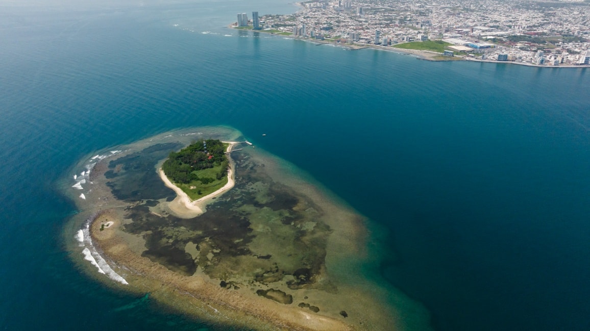 Isla de sacrificios: tesoros prehispánicos y naturaleza única frente a veracruz la revista del sureste mx 539988247 1399678438652068 2850931467128624018 N 1