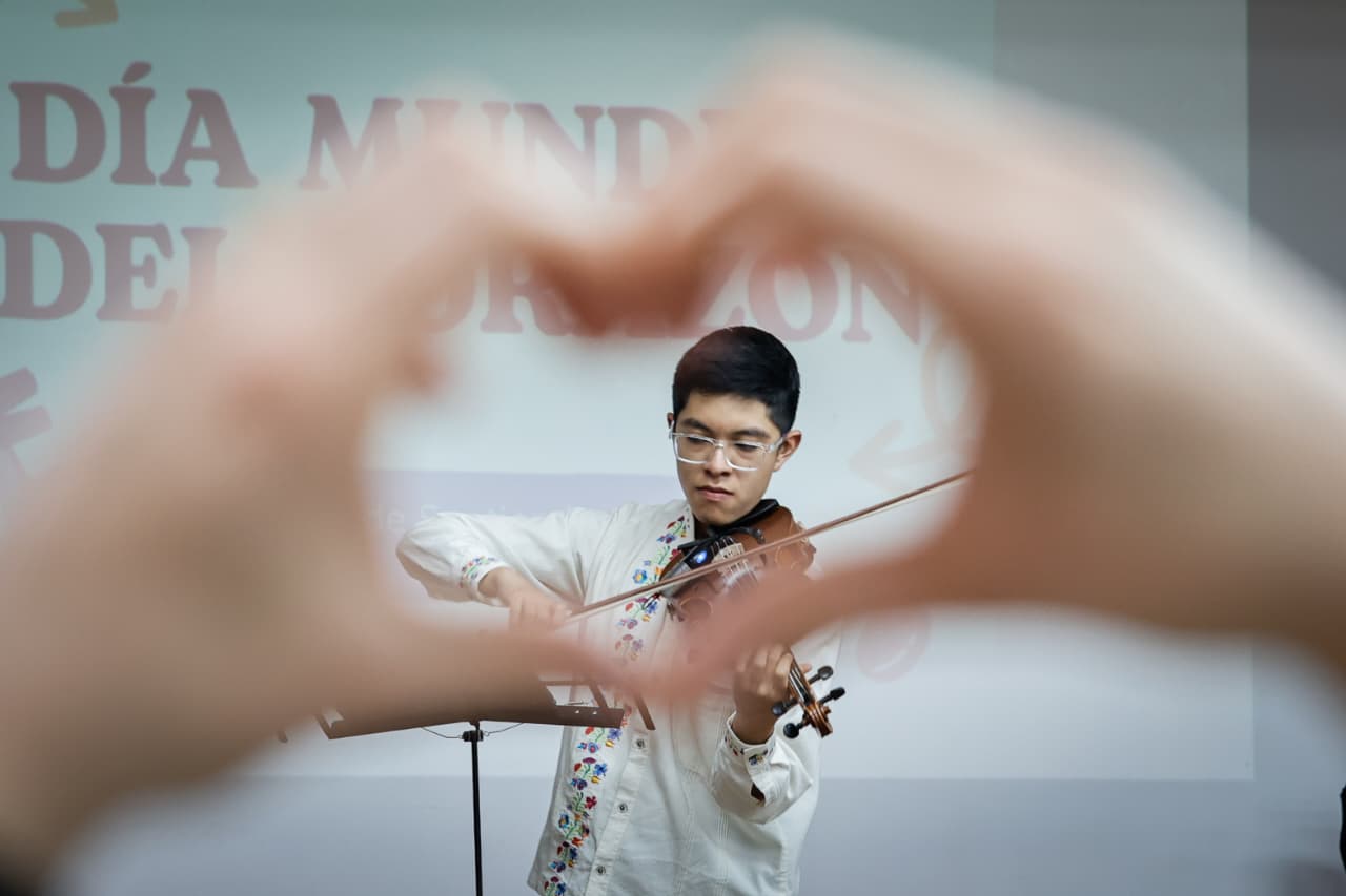 En El Marco Del Dia Mundial Del Corazon Joven Violinista Celebra La Vida Con Emotivo Recital En El Issste
