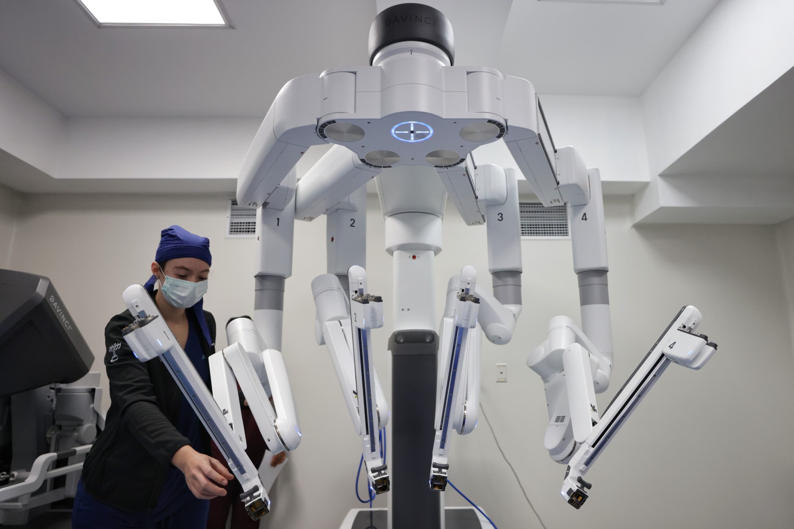 Issste Revoluciona La Medicina Publica Exitosas Cirugias Con El Nuevo Robot Da Vinci Xi En El Centro Medico Nacional 20 De Noviembre Scaled