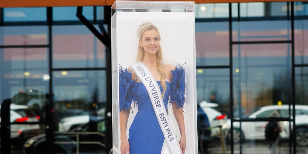 Miss Estonia Sorprende Con Su Llegada Estilo Barbie Al Miss Universo 2025