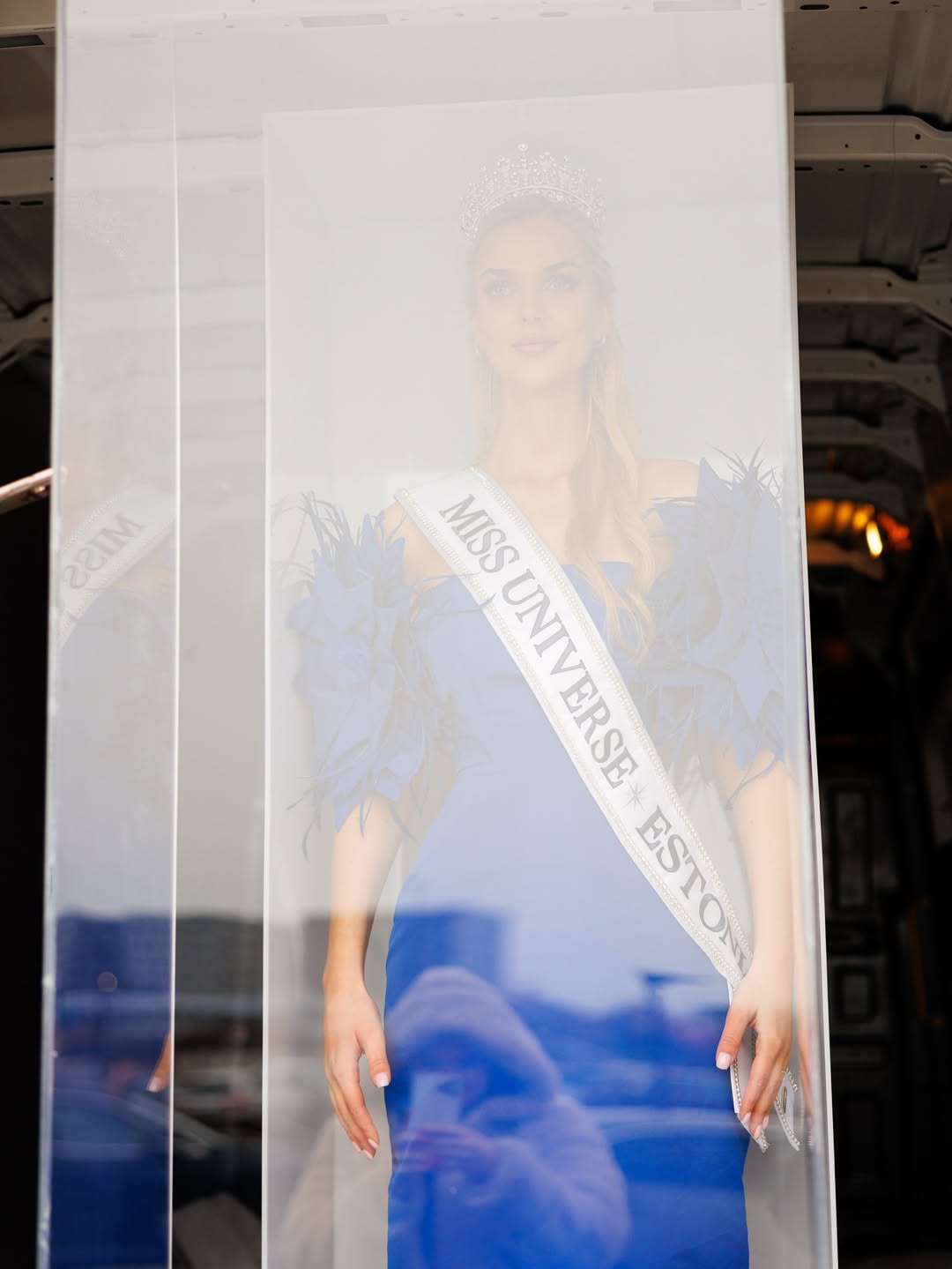 Someone Please Call Dhl — Miss Universe Is About To Receive Its Most Iconic Package Straight Fro 2