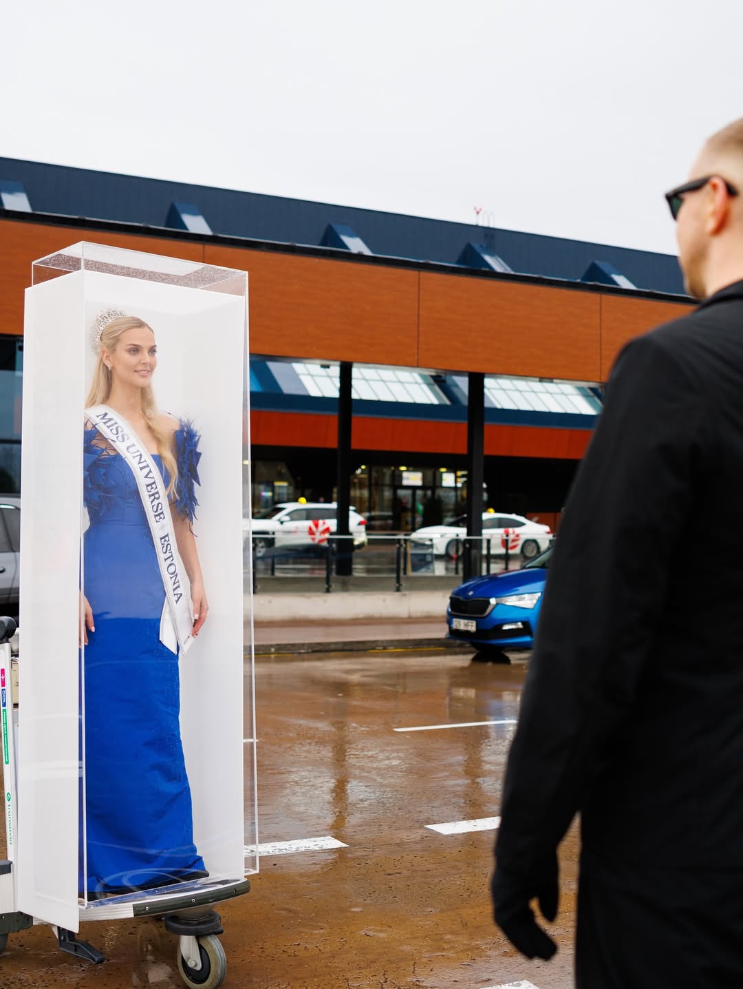 Someone Please Call Dhl — Miss Universe Is About To Receive Its Most Iconic Package Straight Fro 4