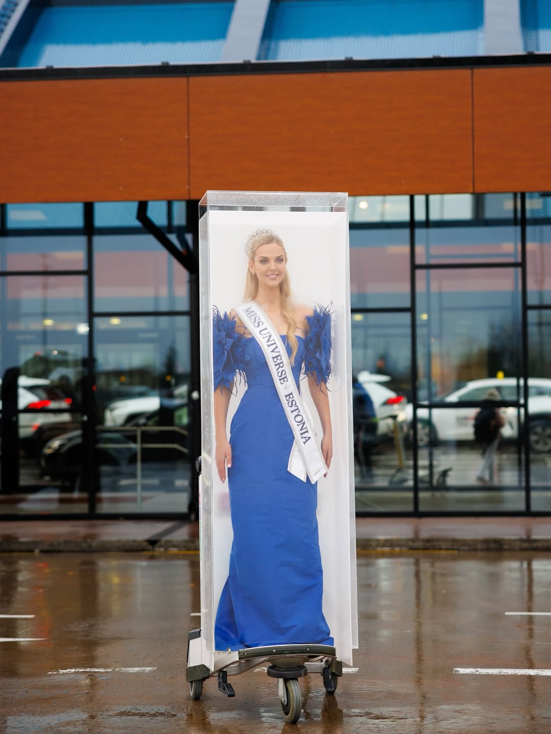 Someone Please Call Dhl — Miss Universe Is About To Receive Its Most Iconic Package Straight Fro 1