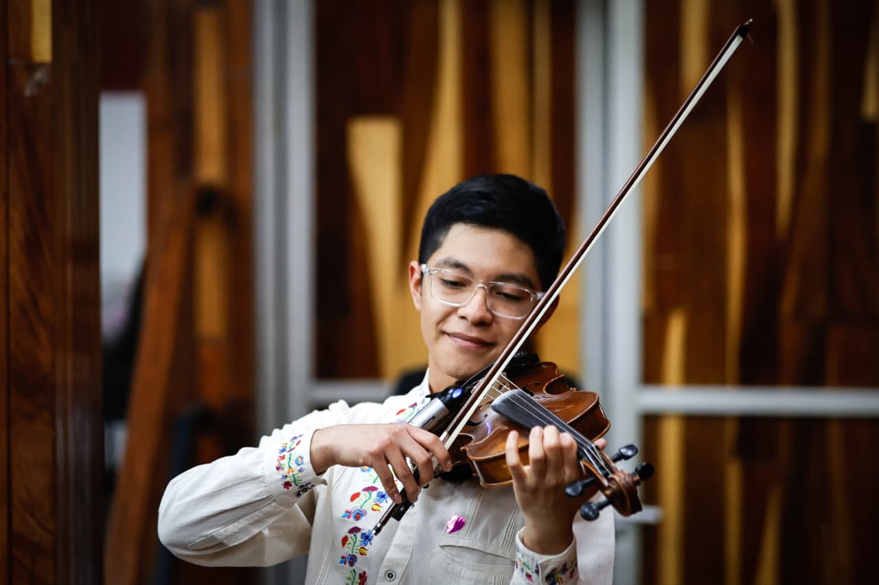 En el marco del día mundial del corazón: joven violinista celebra la vida con emotivo recital en el issste la revista del sureste mx Whatsapp Image 2025 10 02 At 11.28.50 Am 2