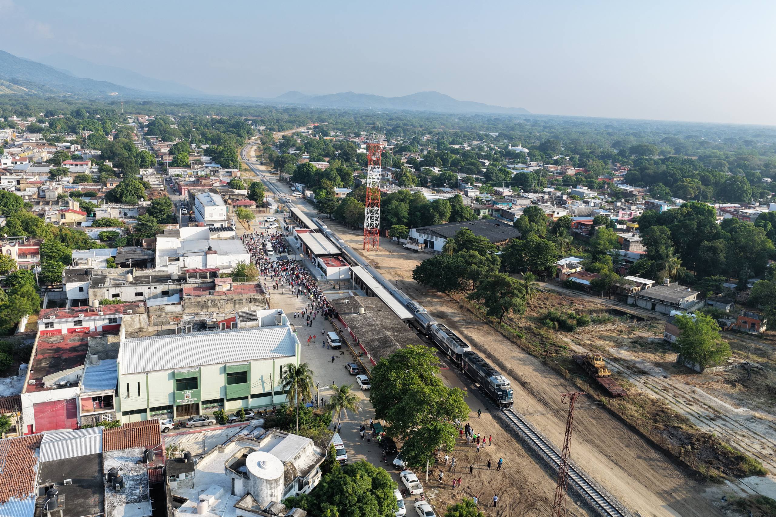 Sheinbaum inaugura estaciones tonalá y arriaga,chiapas del tren interoceánico y anuncia ruta hasta ixtepec la revista del sureste mx 211125 Csp Inauguracion. De La Estacion De Tonala Linea K Del Tren Interoceanico 5