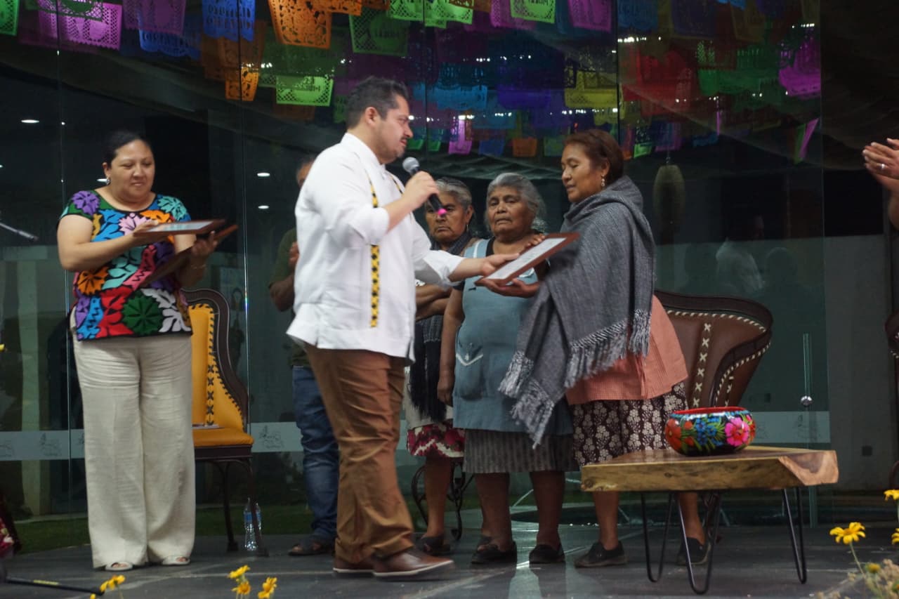 “honran a las comideras de tlalixtac por preservar la cocina tradicional oaxaqueña” la revista del sureste mx 589724713 1177486521251089 2039403074843130386 N