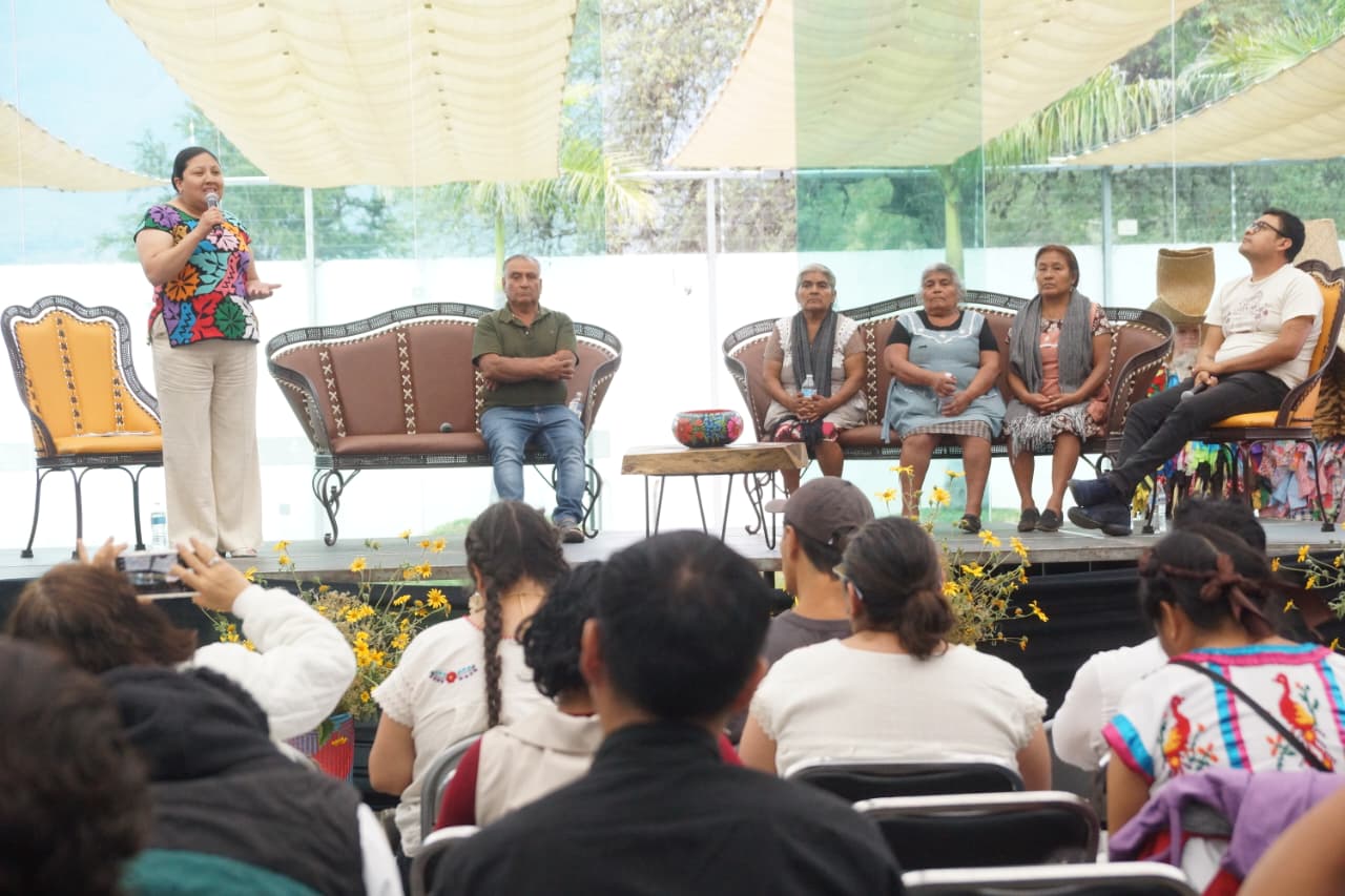 “honran a las comideras de tlalixtac por preservar la cocina tradicional oaxaqueña” la revista del sureste mx 590464901 1177486471251094 3366182643601364750 N