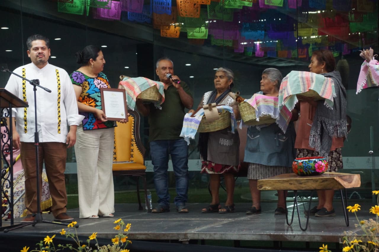 “honran a las comideras de tlalixtac por preservar la cocina tradicional oaxaqueña” la revista del sureste mx 590603515 1177486391251102 2799696429793255860 N