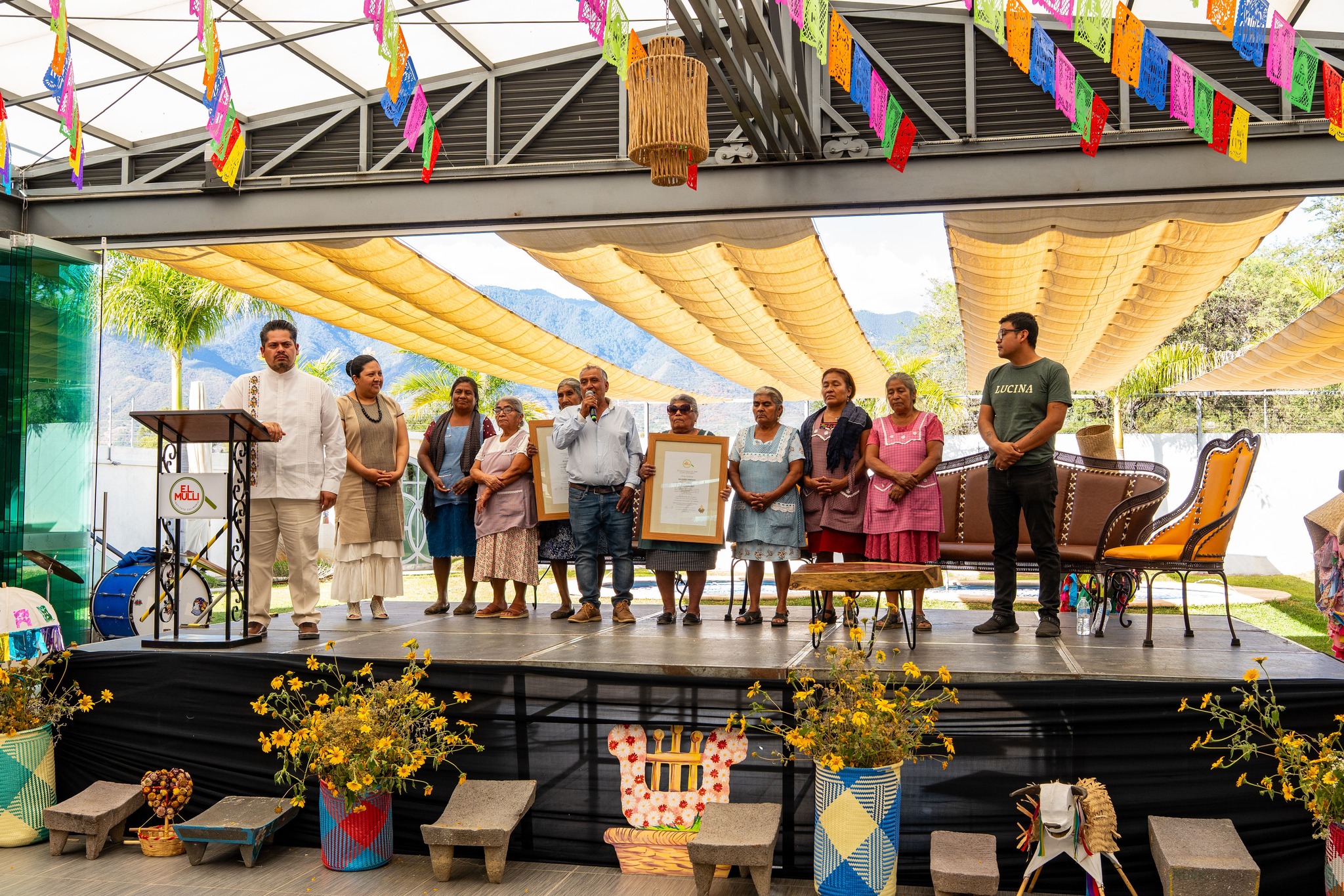 “honran a las comideras de tlalixtac por preservar la cocina tradicional oaxaqueña” la revista del sureste mx 591549122 1286258050184670 5917645414178989240 N