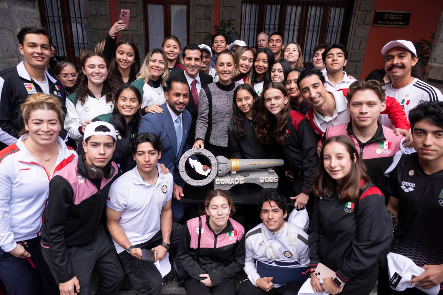 Orgullo mexicano: isaac del toro y la indígena rarámuri lorena ramírez lideran a los ganadores del premio nacional del deporte 2025 la revista del sureste mx 592124453 1181905354122471 7184287002406468331 N
