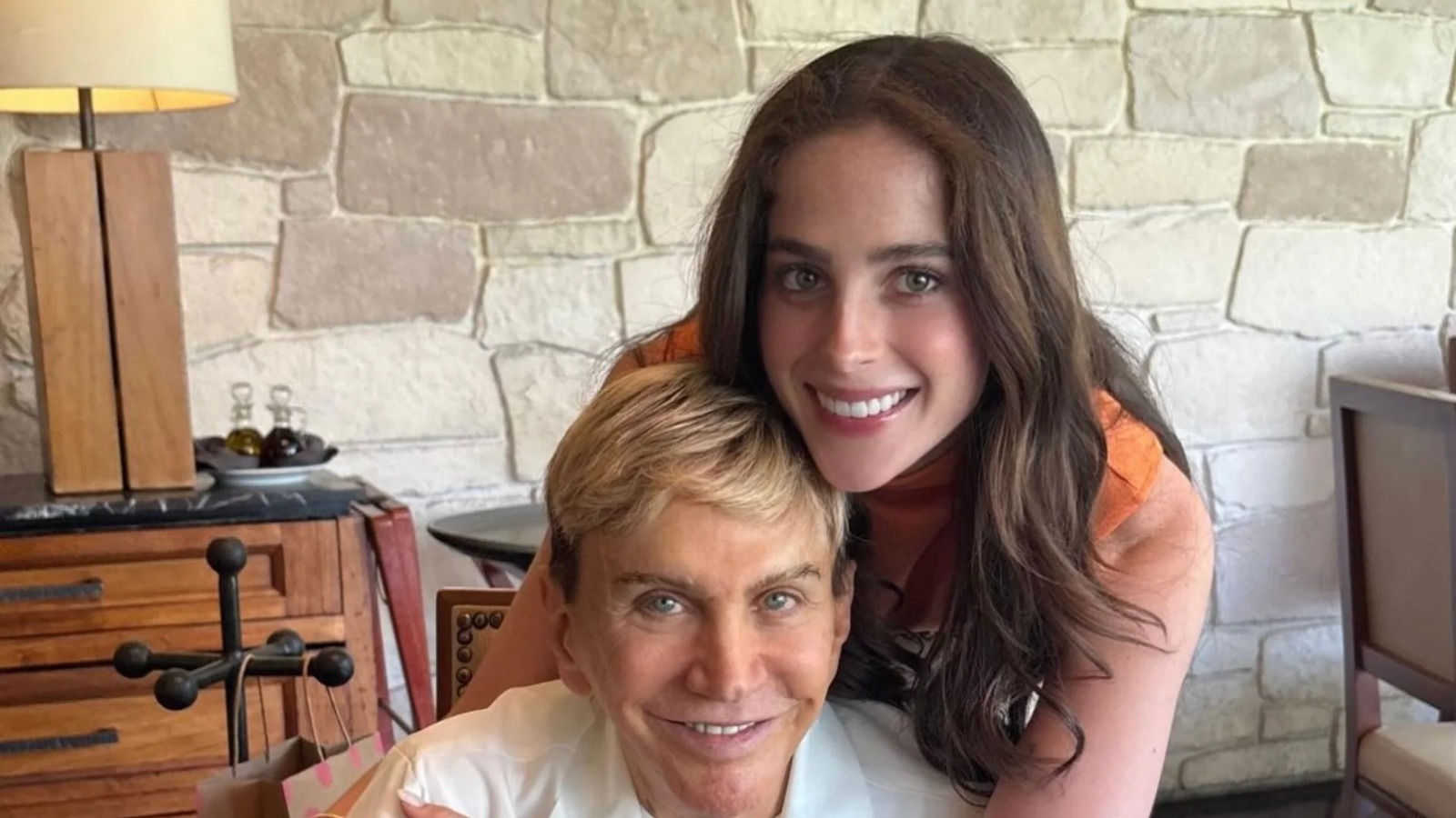 Quien Es Osmel Sousa El Legendario Formador De Reinas Al Que Fatima Bosch Dedico Su Corona De Miss Universo 2025