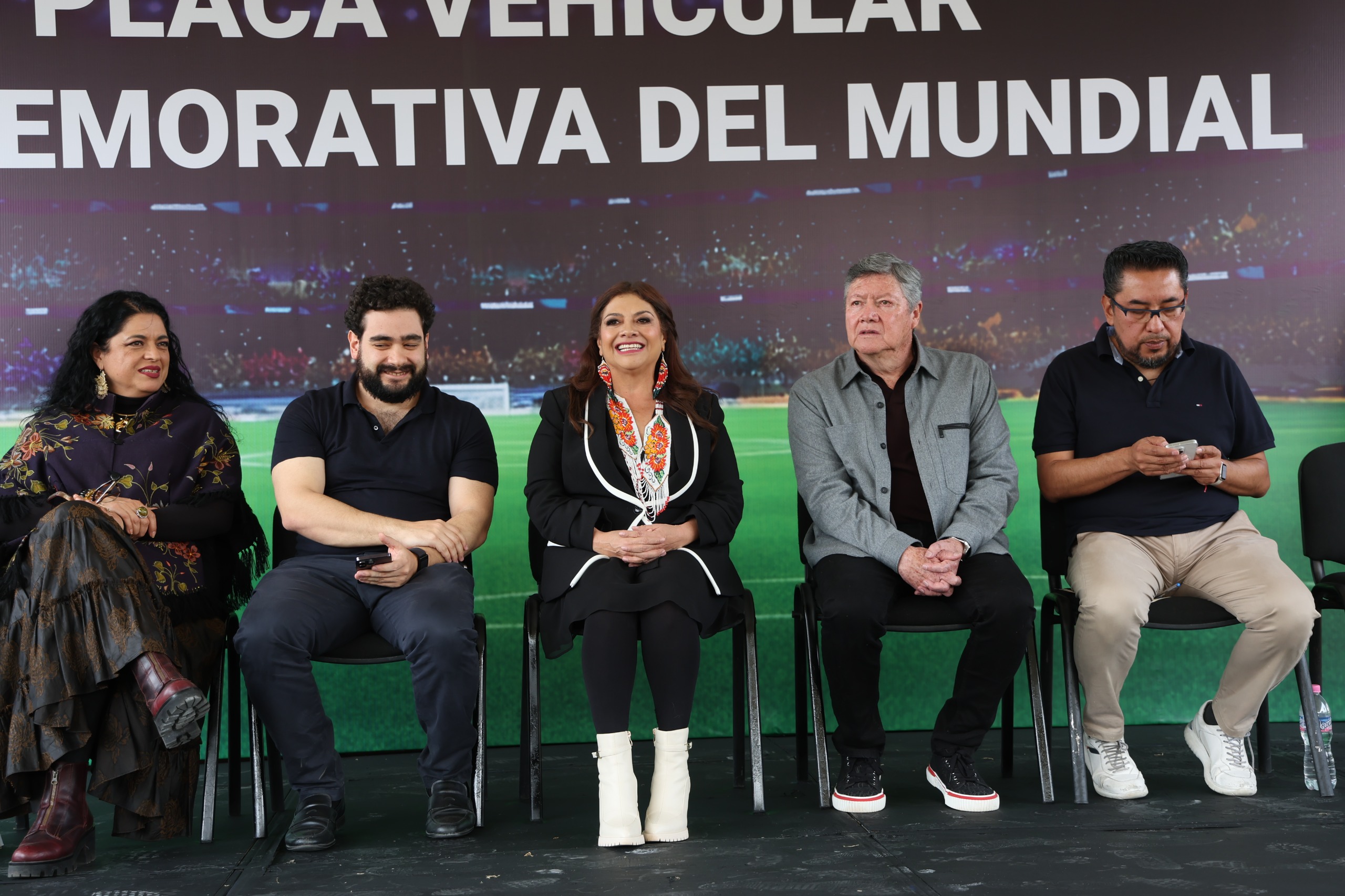 Presenta clara brugada la placa vehicular conmemorativa del mundial 2026; será opcional y de edición limitada la revista del sureste mx Whatsapp Image 2025 12 11 At 10.20.55 Am 1
