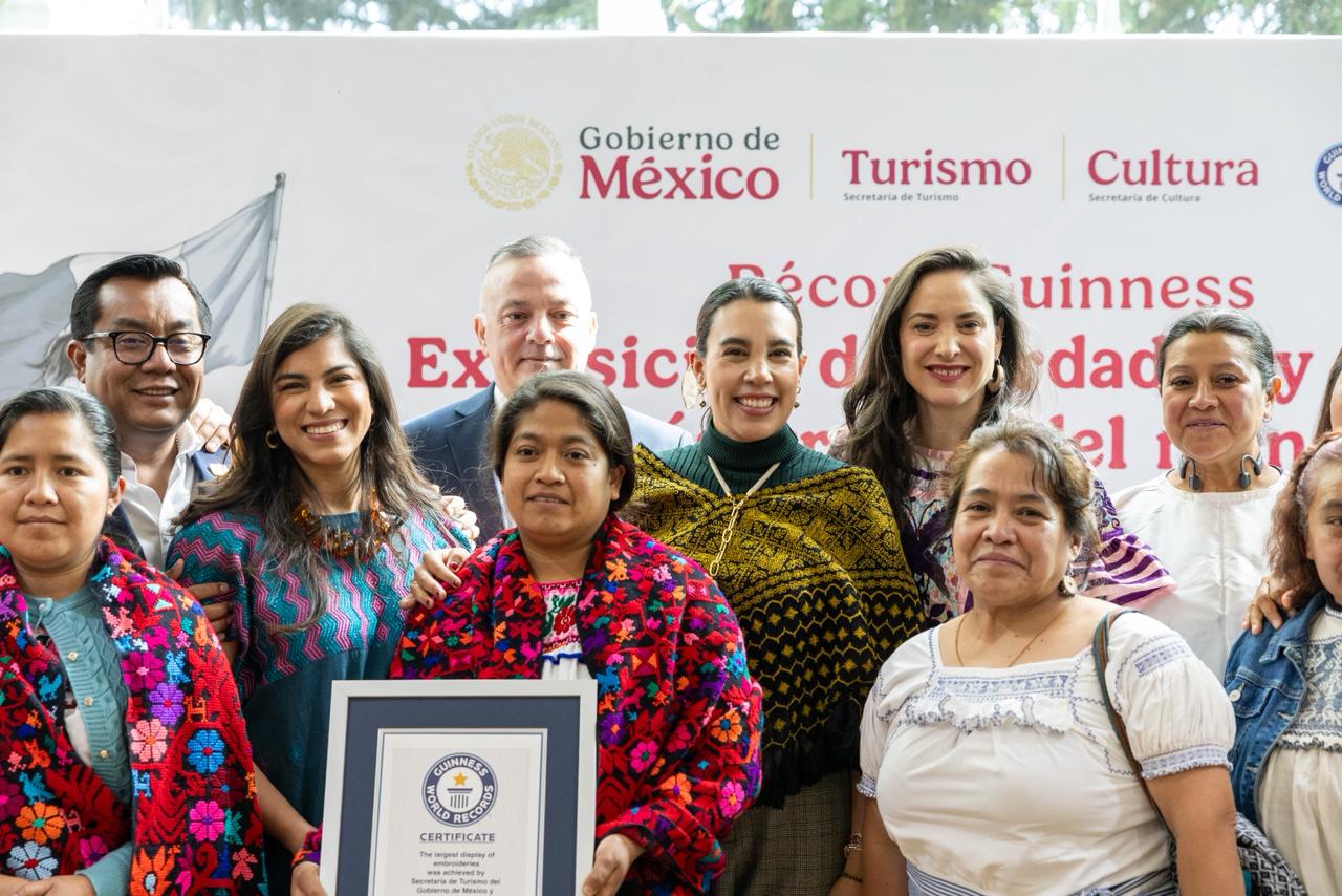 México borda su nombre en la historia: artesanas y artesanos logran récord guinness con la exposición textil más grande del mundo la revista del sureste mx Comunicado 008 2
