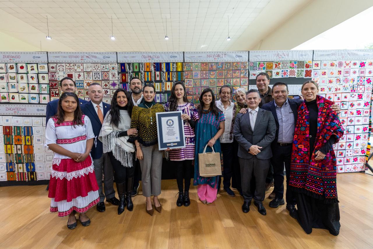 México borda su nombre en la historia: artesanas y artesanos logran récord guinness con la exposición textil más grande del mundo la revista del sureste mx Comunicado 008 3