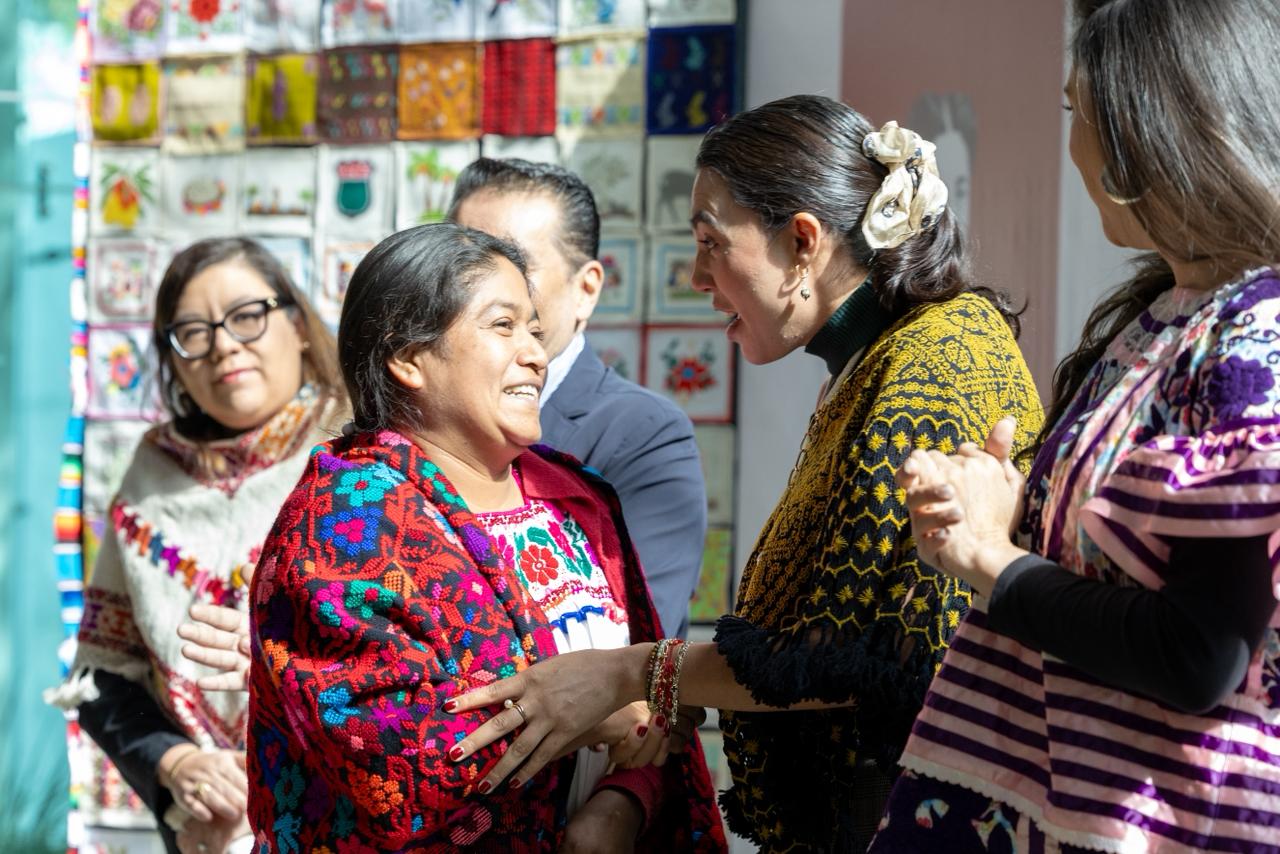 México borda su nombre en la historia: artesanas y artesanos logran récord guinness con la exposición textil más grande del mundo la revista del sureste mx Comunicado 008 5