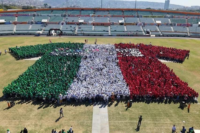México hace historia en chiapas: la camiseta humana más grande del mundo marca el inicio del "mundial social" la revista del sureste mx Mexico Hace Historia En Chiapas La Camiseta Humana Mas Grande Del Mundo Marca El Inicio Del Mundial Social