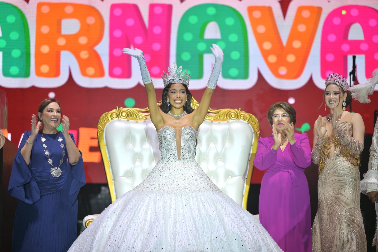 Rocio Nahle Corona A Fernanda I Historica Noche En El Carnaval De Veracruz 2026