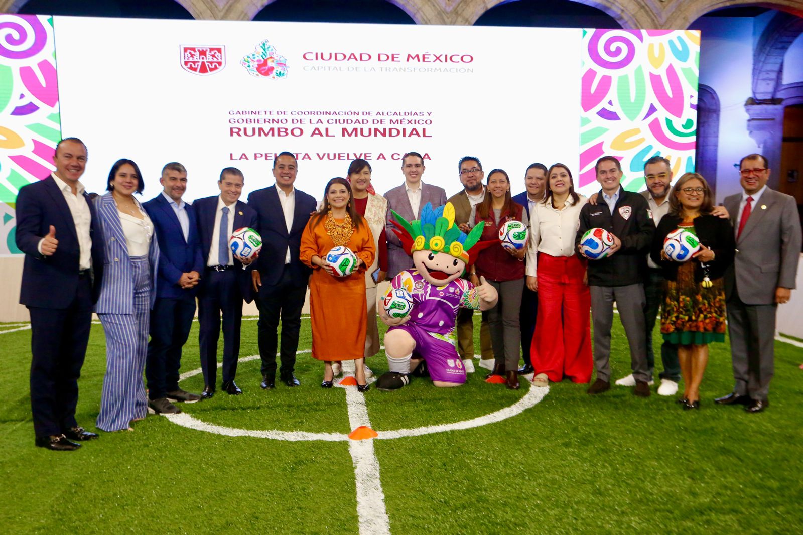 Cdmx Busca Record Guinness Con Clase De Futbol Masiva En El Zocalo