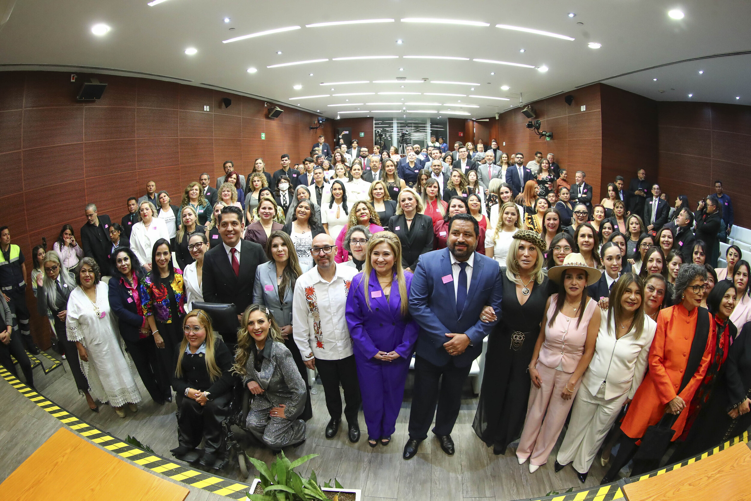 El senado de la república se viste de gala: celebran el liderazgo de las 100 mujeres de américa latina 2026 la revista del sureste mx El Senado De La República Se Viste De Gala: Celebran El Liderazgo De Las &Quot;100 Mujeres Destacadas De América Latina 2026&Quot;