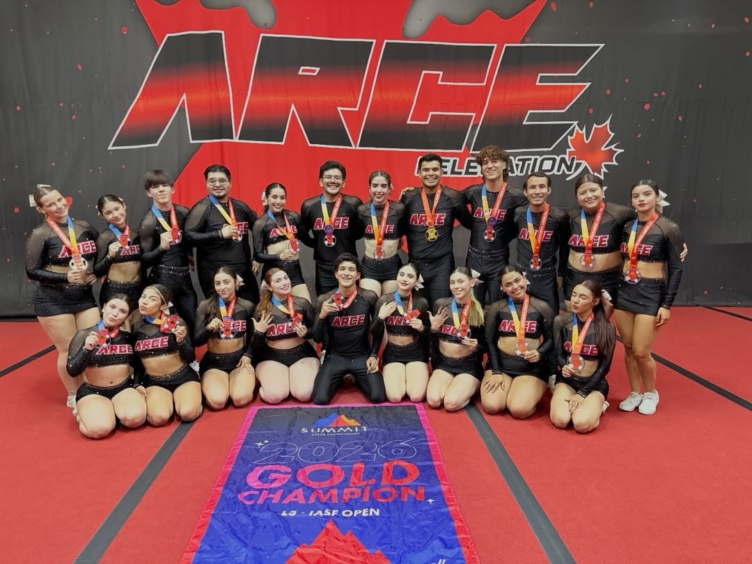 Fotografía Grupal De Los 21 Atletas Mexicanos De La Delegación Arce De Mexicali, Posando Con Sus Medallas De Oro Tras Ganar El Campeonato The Summit 2026 En Orlando.