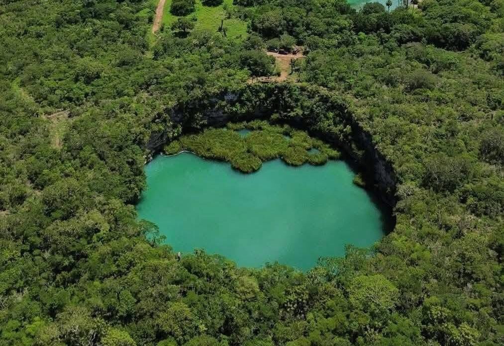 Descubre dónde está el cenote más profundo del mundo (y no es en Yucatán)