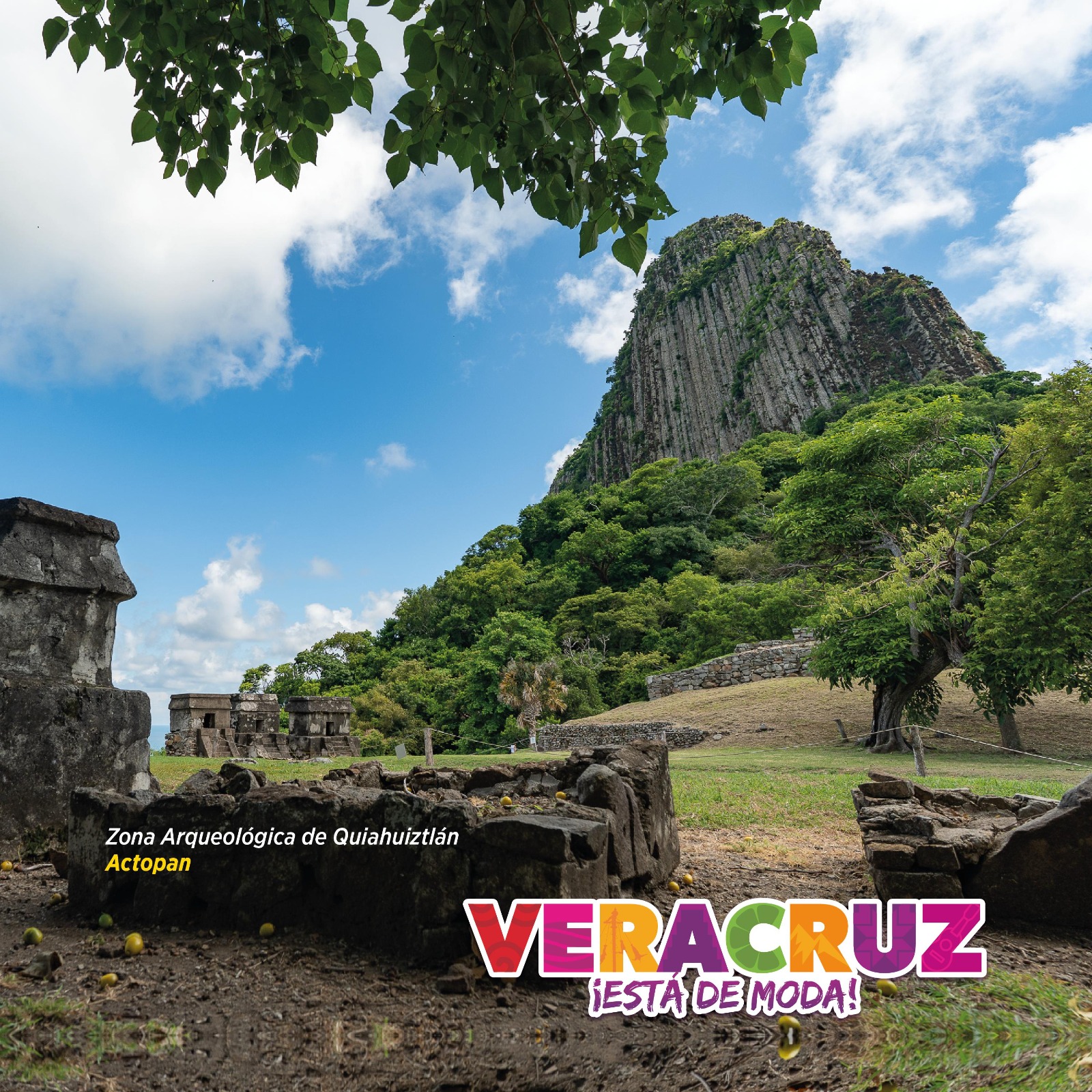 Ruta de cortés: el viaje histórico para complementar tu experiencia en el salsa fest 2026 la revista del sureste mx Fotografía De Paisaje De La Zona Arqueológica De Quiahuiztlán En El Municipio De Actopan, Veracruz. En Primer Plano Se Aprecian Antiguos Vestigios Y Estructuras Prehispánicas De Piedra Rodeadas De Pasto Verde. Al Fondo Destaca Un Imponente Cerro O Formación Rocosa Cubierta De Densa Vegetación Bajo Un Cielo Azul Con Nubes Blancas. En La Esquina Inferior Izquierda Se Lee El Texto &Quot;Zona Arqueológica De Quiahuiztlán Actopan&Quot; Y En La Esquina Inferior Derecha Se Incluye El Logotipo Turístico &Quot;Veracruz ¡Está De Moda!&Quot;.