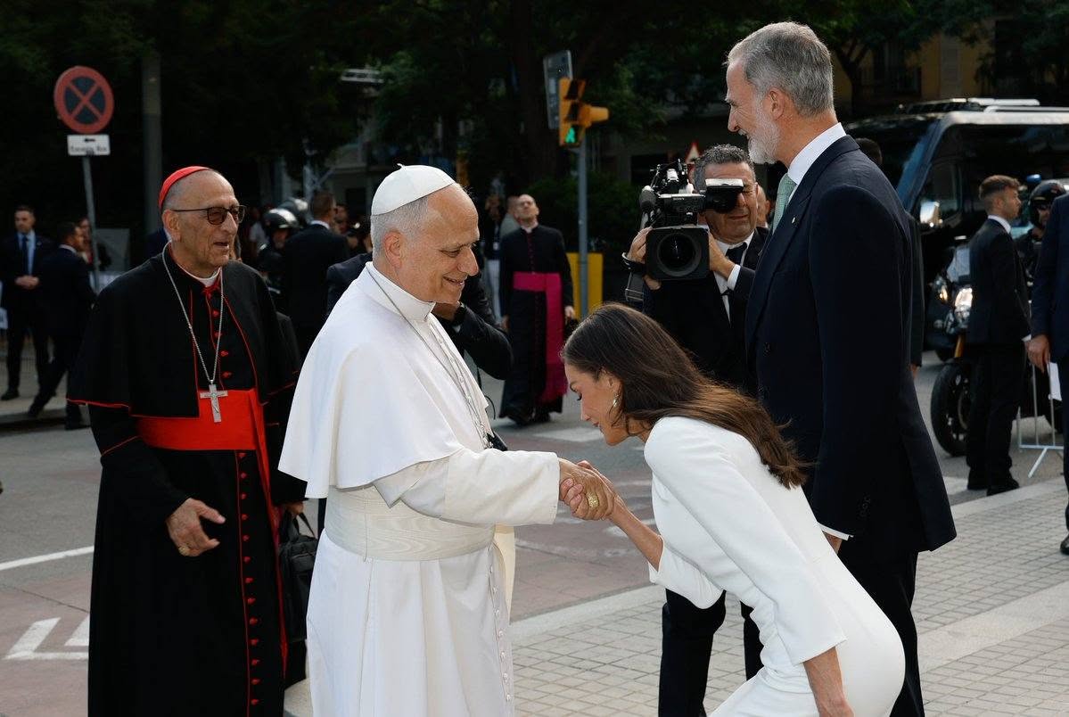 Barcelona: el papa león xiv bendice la torre de jesucristo en la sagrada familia y consagra la iglesia más alta del mundo la revista del sureste mx El Papa Leon Xiv Bendice La Torre De Jesucristo En La Sagrada Familia Y Consagra La Iglesia Mas Alta Del Mundo 1