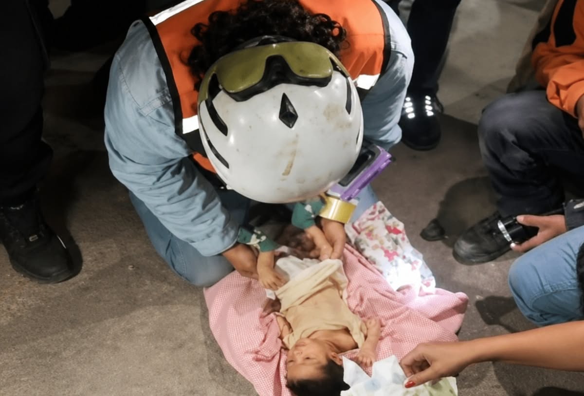 Milagro entre los escombros: Rescatan a un recién nacido tras 32 horas atrapado por los terremotos en Venezuela