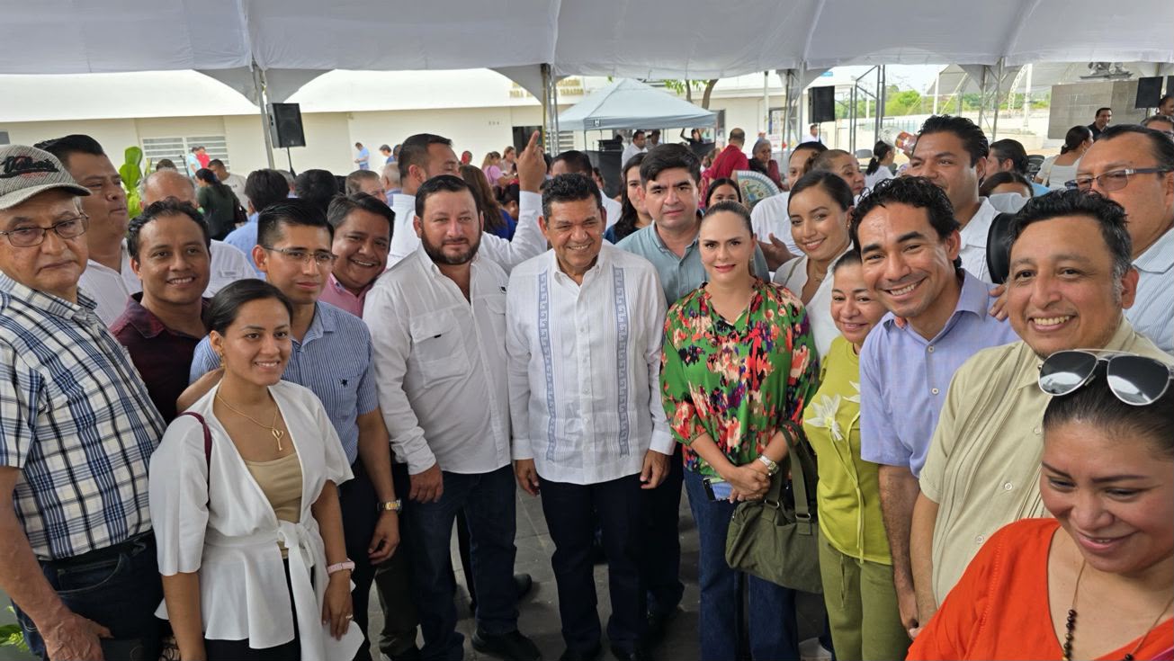 Javier may da el banderazo de salida a la histórica distribución de 3. 2 millones de libros de texto gratuitos en tabasco la revista del sureste mx Universidad Tecnologica De Tabasco Plantilla