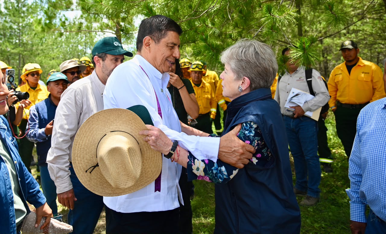 Alianza por el futuro: oaxaca y el gobierno de méxico fortalecen la restauración ecológica y la reforestación la revista del sureste mx El Gobernador De Oaxaca Y La Titular De La Semarnat En La Reforestación Nacional 2026.