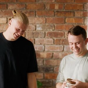 Aron espeland: el chef michelin que impulsa el rendimiento de erling haaland y noruega la revista del sureste mx El Chef Aron Espeland Comparte Un Momento En La Cocina Con El Delantero De La Selección De Noruega, Erling Haaland.
