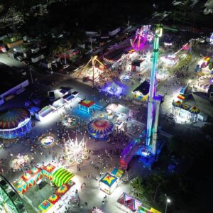 Cabina de teleférico cae en feria del carmen 2026 en ciudad del carmen, campeche la revista del sureste mx Vista Aérea Nocturna De La Feria Del Carmen 2026 Iluminada En Ciudad Del Carmen, Campeche, Donde Se Aprecian Los Juegos Mecánicos Y Áreas Recreativas.
